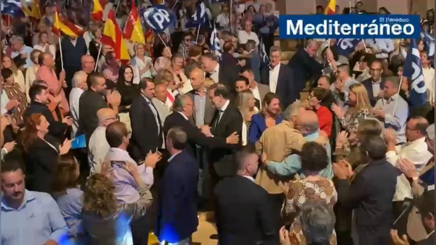 Así ha sido el reencuentro entre Mariano Rajoy y Carlos Fabra en Castelló