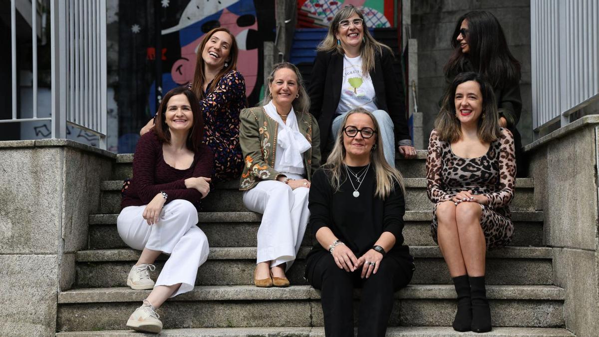 De izq. a der., Malores Villanueva, Laura Torrado, Estefanía Martínez-Brocal, Asunción Portela, Pilar Álvarez, Sonia Bendaña y Ana Laura Fernández, directoras o vicedirectoras de colegios, institutos, escuela de idiomas y centros de Formación Profesional en Vigo