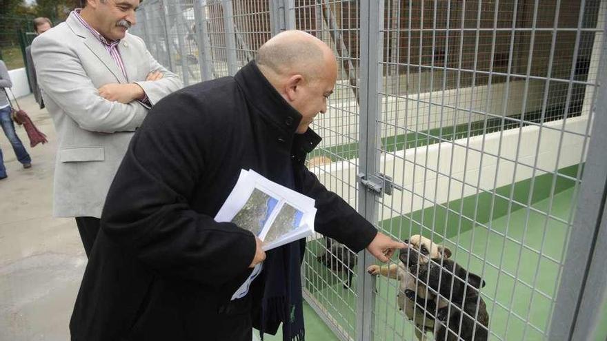 Los alcaldes de Abegondo y Oleiros en una visita a las instalaciones de Servigal.