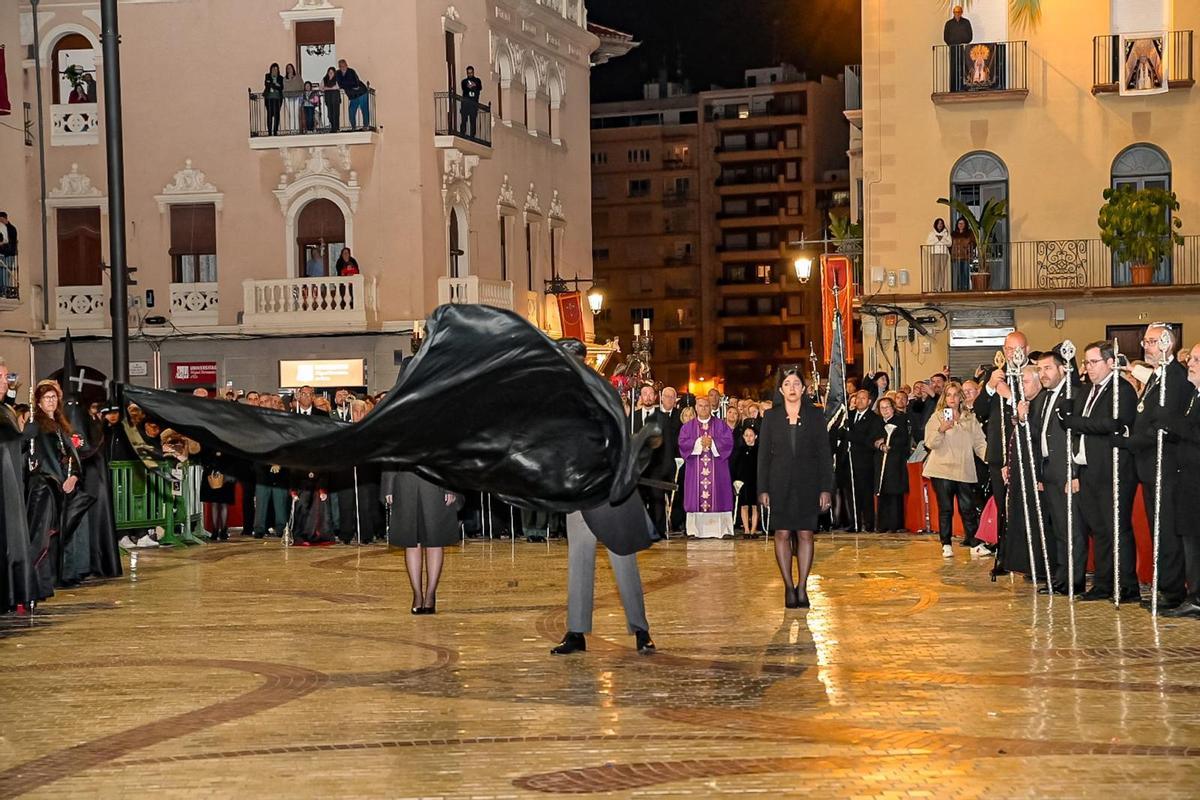 Viernes Santo en Elche: Así ha sido la "Trencà del Guió" Viernes Santo en Elche: Así ha sido la "Trencà del Guió"