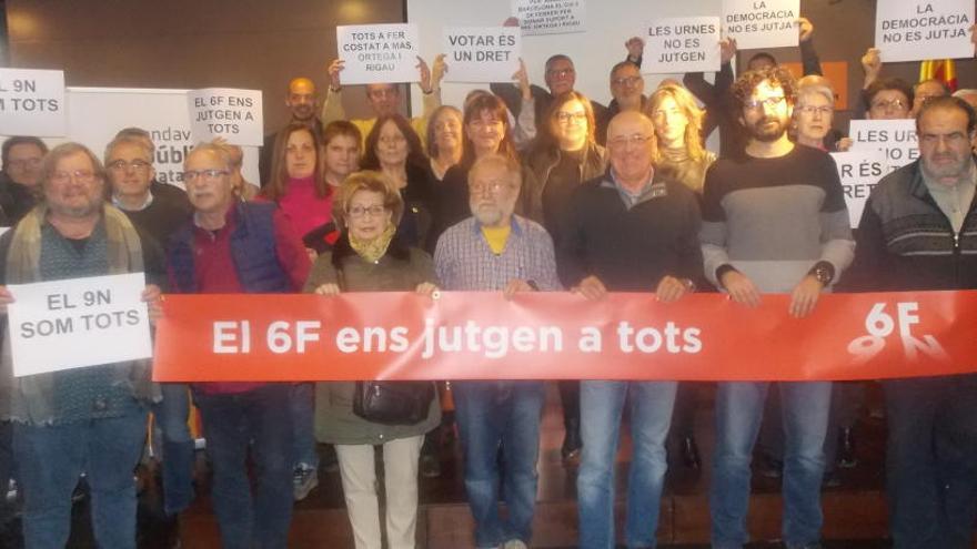 Manresa i el Bages envien 10 autocars a la concentració de suport a Mas, Ortega i Rigau