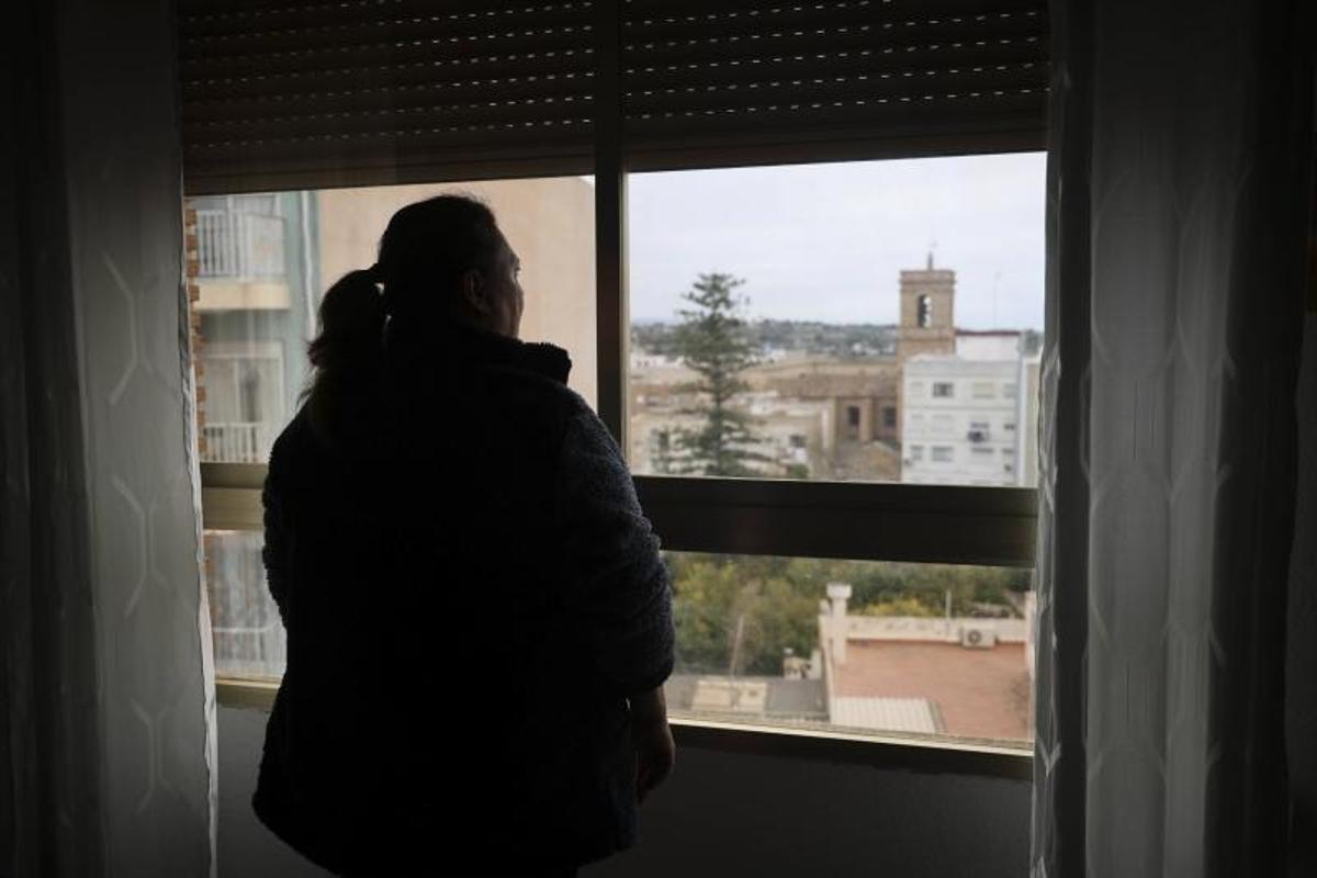 Pilar vive con un hijo a cargo.