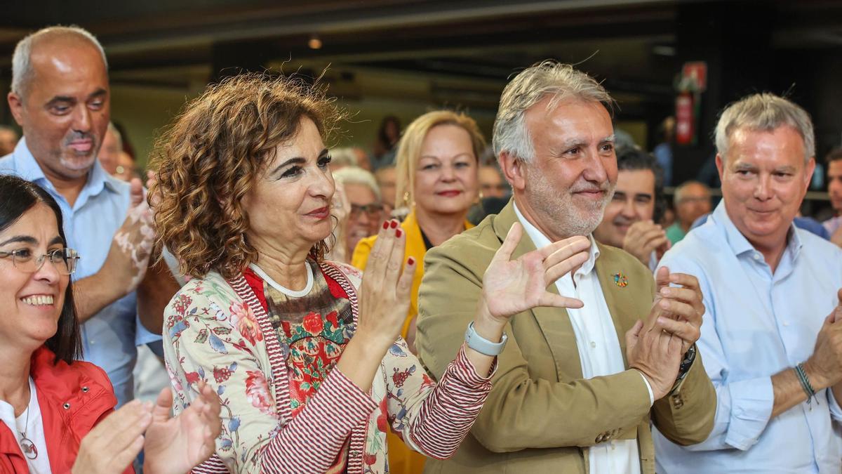 La ministra María Jesús Motero asiste al mitin Ángel Víctor Torres en Gran Canaria.