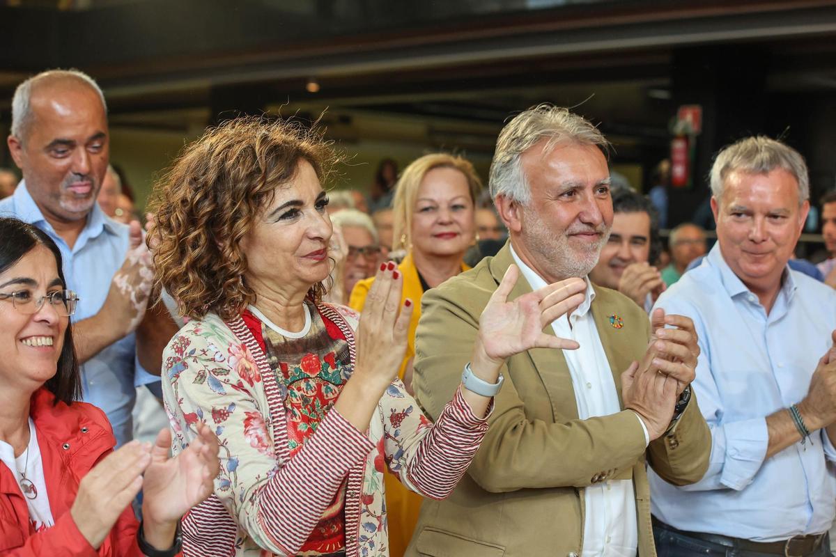 La ministra María Jesús Motero asiste al mitin Ángel Víctor Torres en Gran Canaria.