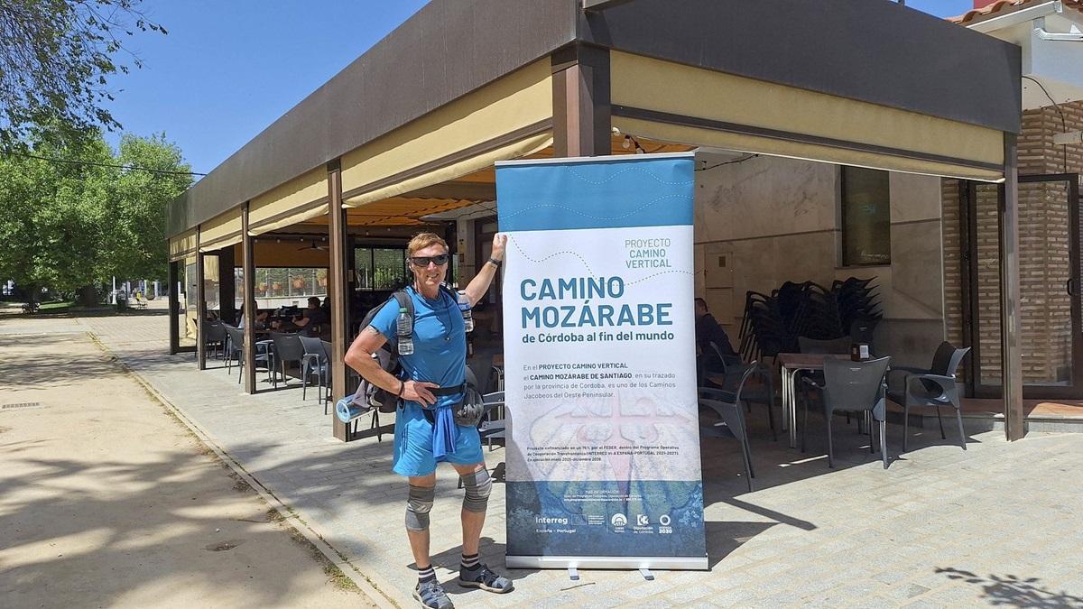Un peregrino del Camino Mozárabe en el norte de la provincia de Córdoba.