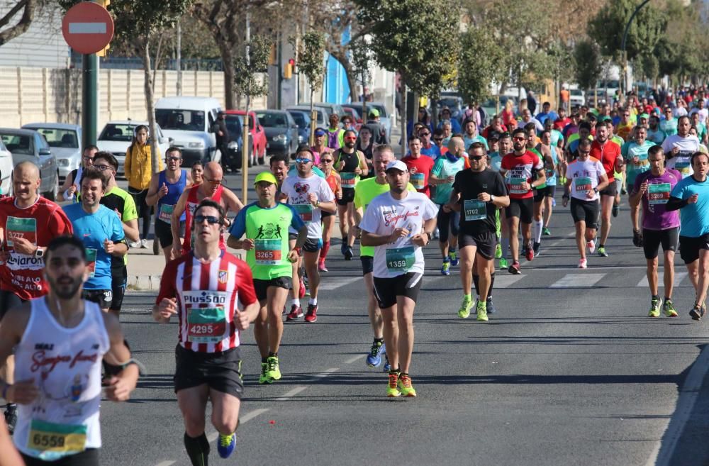 Más de 7.000 atletas tomaron la salida en una prueba que gozó de unas buenas condiciones para correr y que acabó encumbrando, de nuevo, al corredor del club Cueva de Nerja Abdelhadi El Mouaziz