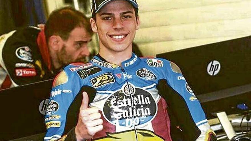 El piloto palmesano, ayer en el box de su nuevo equipo, durante un descanso de los test.