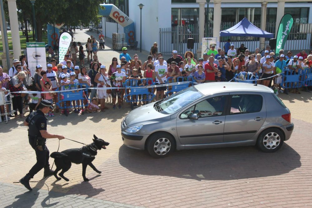 El Parque Huelin ha acogido la primera edición de un evento destinado a las mascotas y a sus dueños, con carreras en diversas categorías, actividades gratuitas y numerosos stands