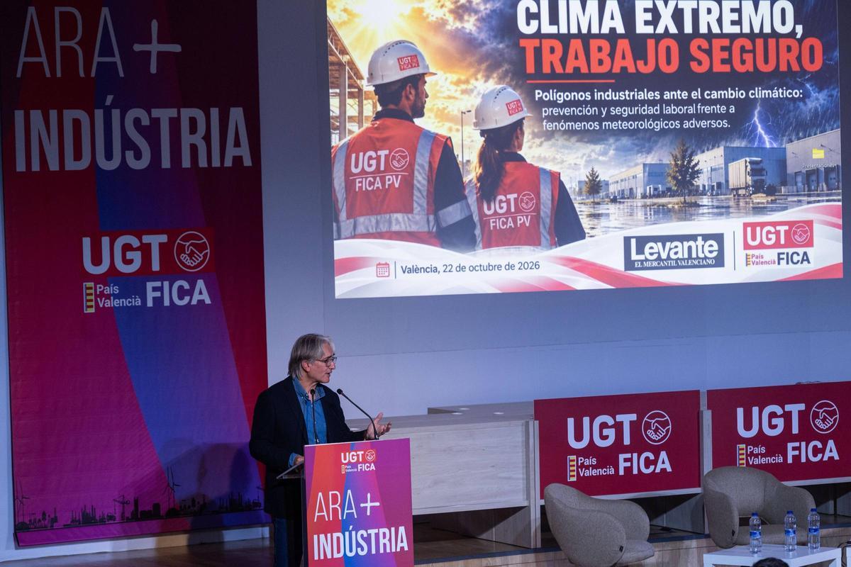 Tino Calero, durante la apertura de la jornada en la sede de UGT en València.