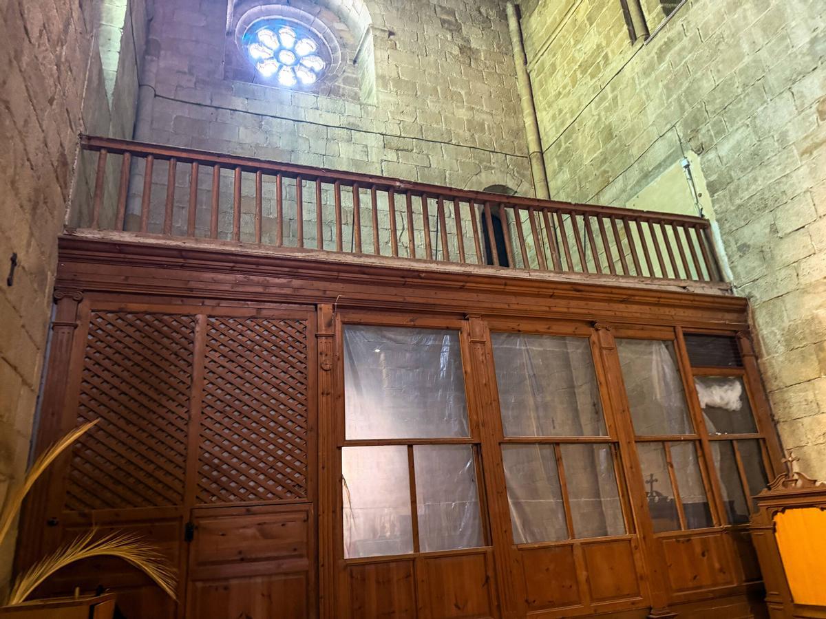 Zamora. Fotos del exterior de la iglesia de La Magdalena (me interesa que se vea la puerta) y del interior del camarín y de conjunto por dentro