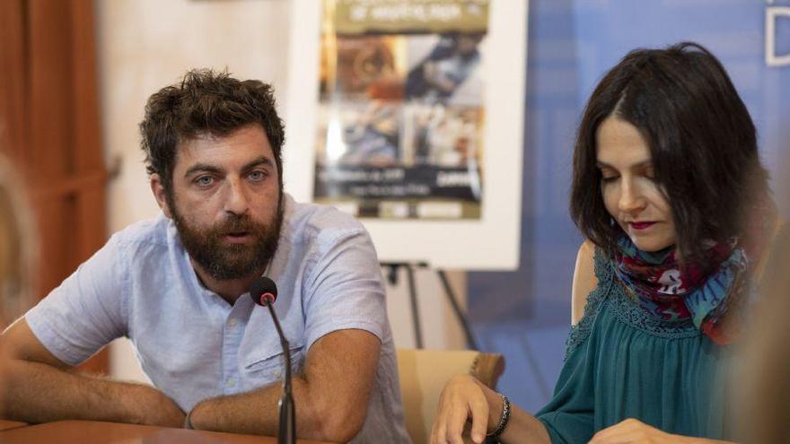 Jaime de la Vega junto a María Eugenia Cabezas, durante la rueda de prensa.