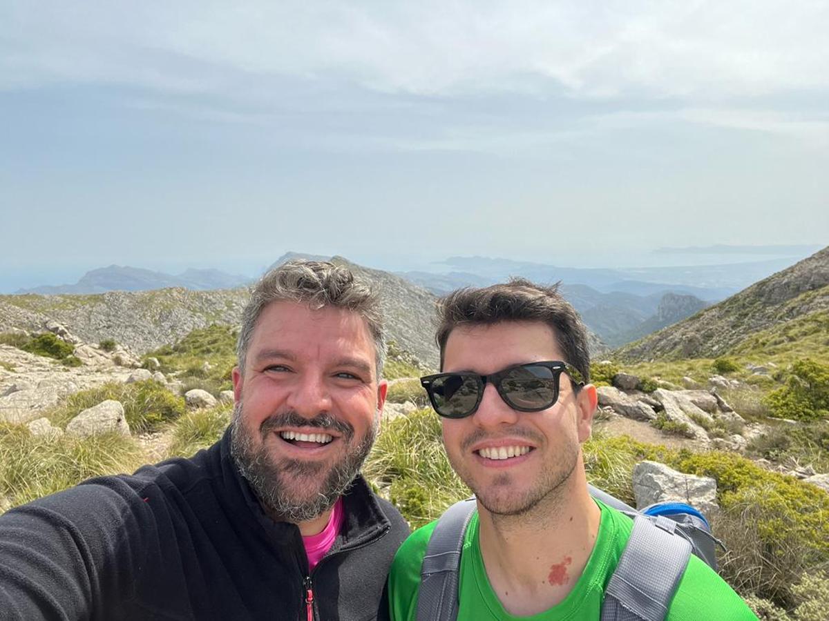 Lluis Apesteguia ha salido de excursión con su sobrino.