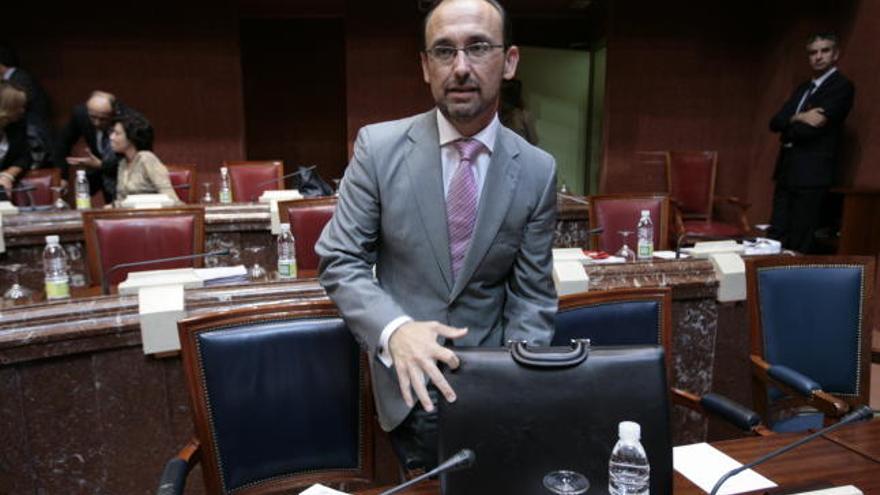 Salvador Marín, consejero de Economía y Hacienda, en la Asamblea Regional