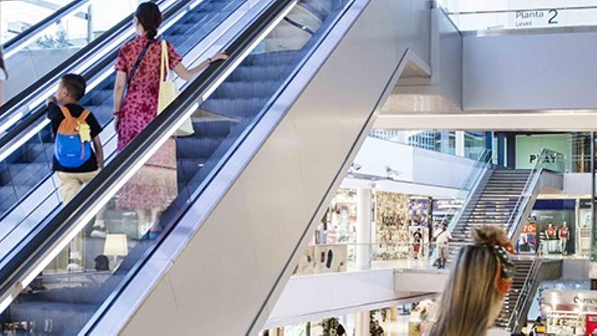 Escaleras mecánicas del centro comercial del Maremàgnum, en Barcelona