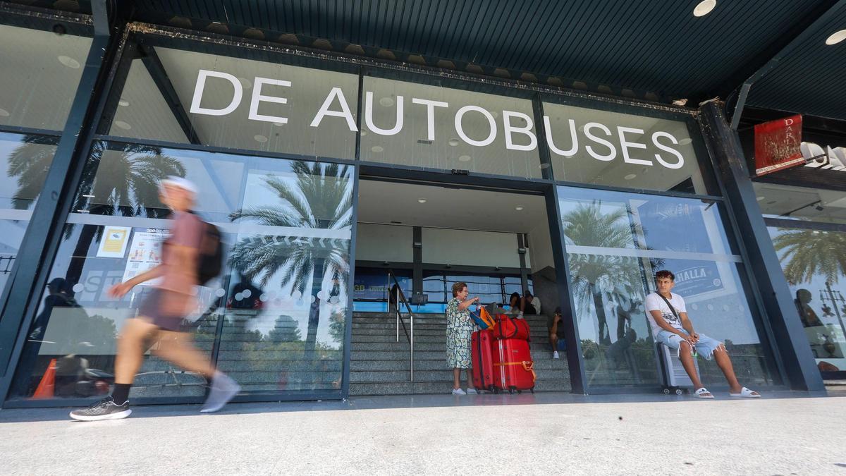 Acceso principal a la Estación de Autobuses de València, por Menéndez Pidal