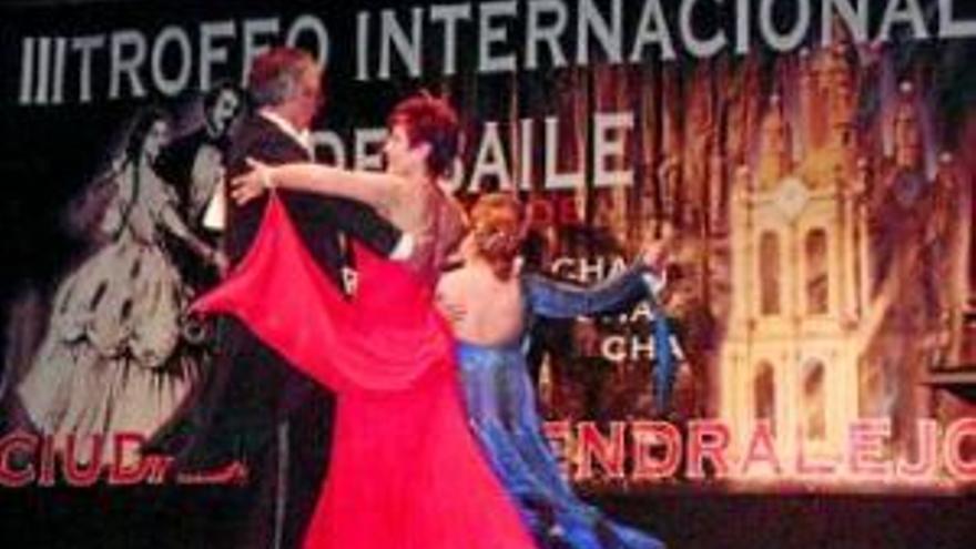 Unos 180 bailarines compiten en el V Ciudad de Almendralejo