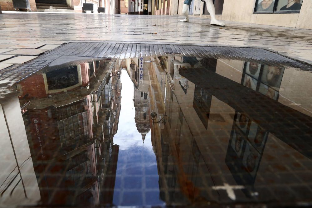 Jornada pasada por agua en la capital, sobre todo durante la mañana, mientras los ciudadanos viven las que podrían ser sus últimas jornadas en la fase 0 de la desescalada.