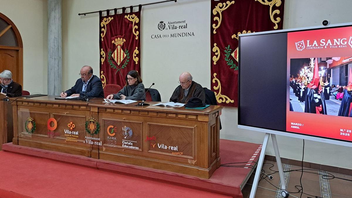 La Casa dels Mundina de Vila-real acogió la presentación de la revista anual de la Confraria de la Sang.