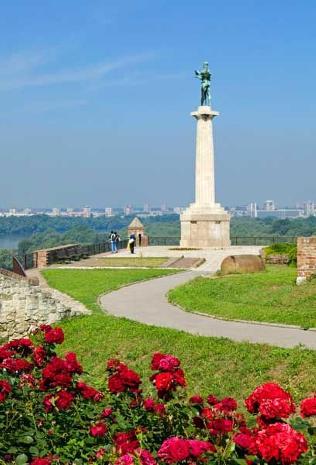 Estatua de Pobednik en la fortaleza de Kalemegdan, Belgrado.