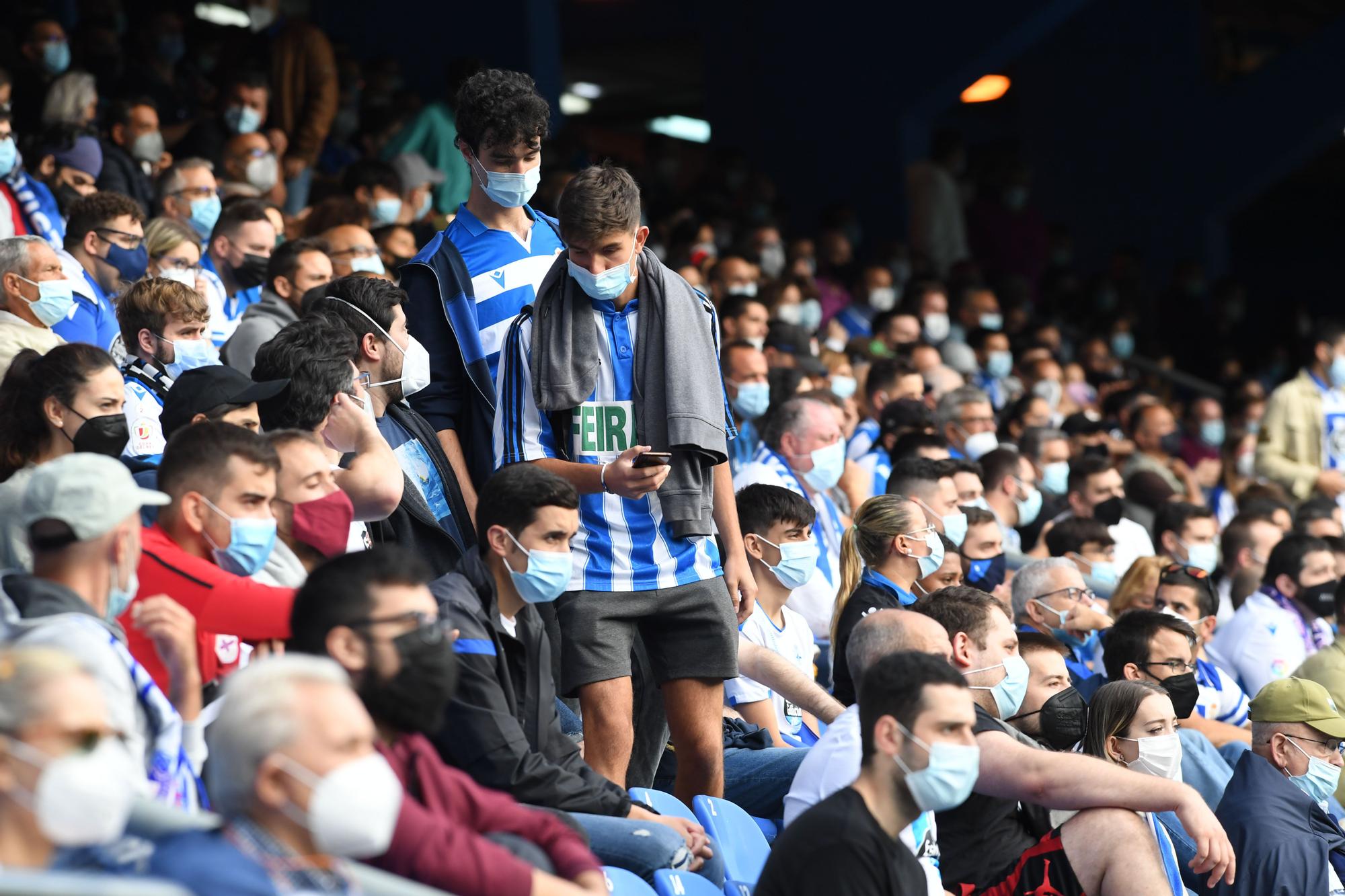 El Deportivo le gana al Badajoz y sigue de líder