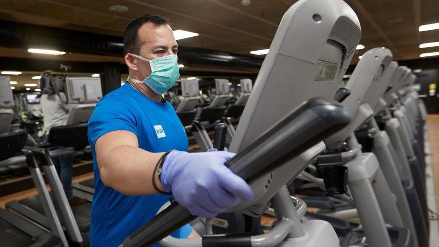 Los gimnasios se preparan para su apertura.