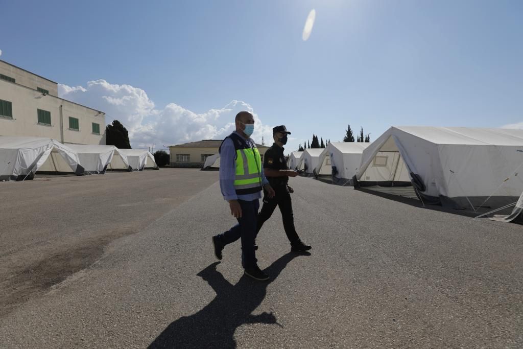 Regierung richtet Feldlager für irreguläre Migranten auf Mallorca ein
