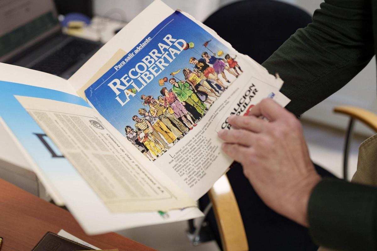 Cumple años el día de las elecciones y lleva toda la vida guardando papeletas.