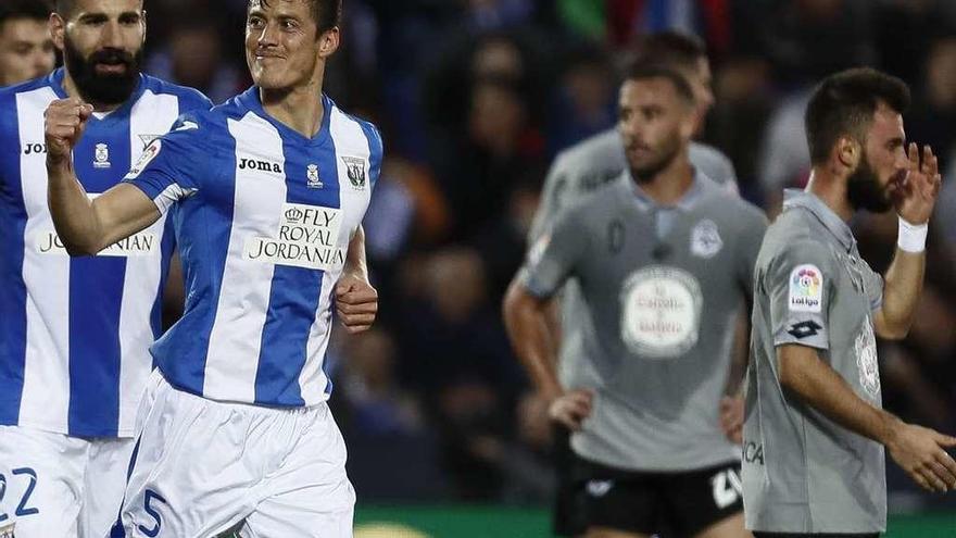 Mantovani celebra uno de los goles conseguidos ayer por el Leganés. // Efe