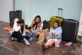 Caos e indignación entre los usuarios de la estación de Sants