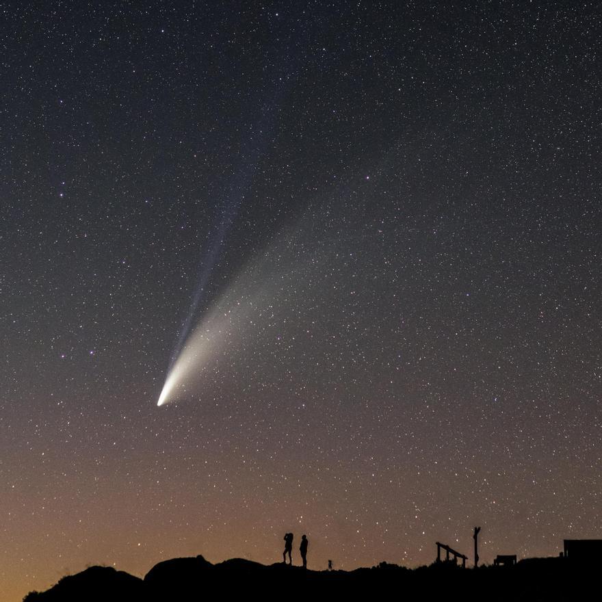 Asi se vio, en julio de 2020, el paso del cometa Neowise desde Trevinca. // ÓSCAR BLANCO