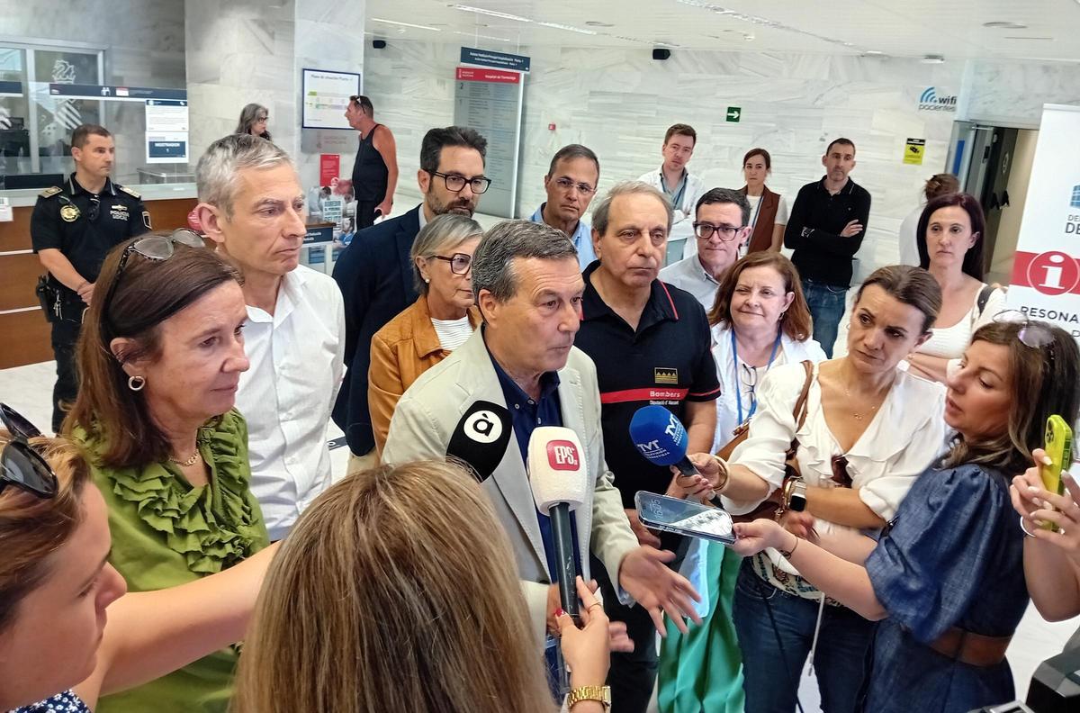El conseller Marciano Gómez ante los medios de comunicación