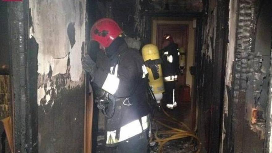 Sin víctimas en tres incendios en casas en la Vall, Cabanes y Vilavella