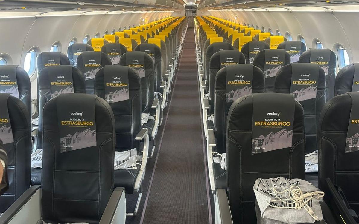 Imagen del interior del avión de Vueling justo antes de comenzar la ruta Barcelona-Estrasburgo.