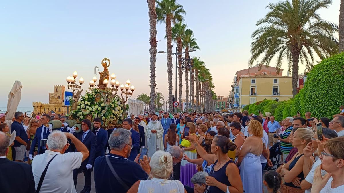Un momento de la procesión en honor a Santa Marta