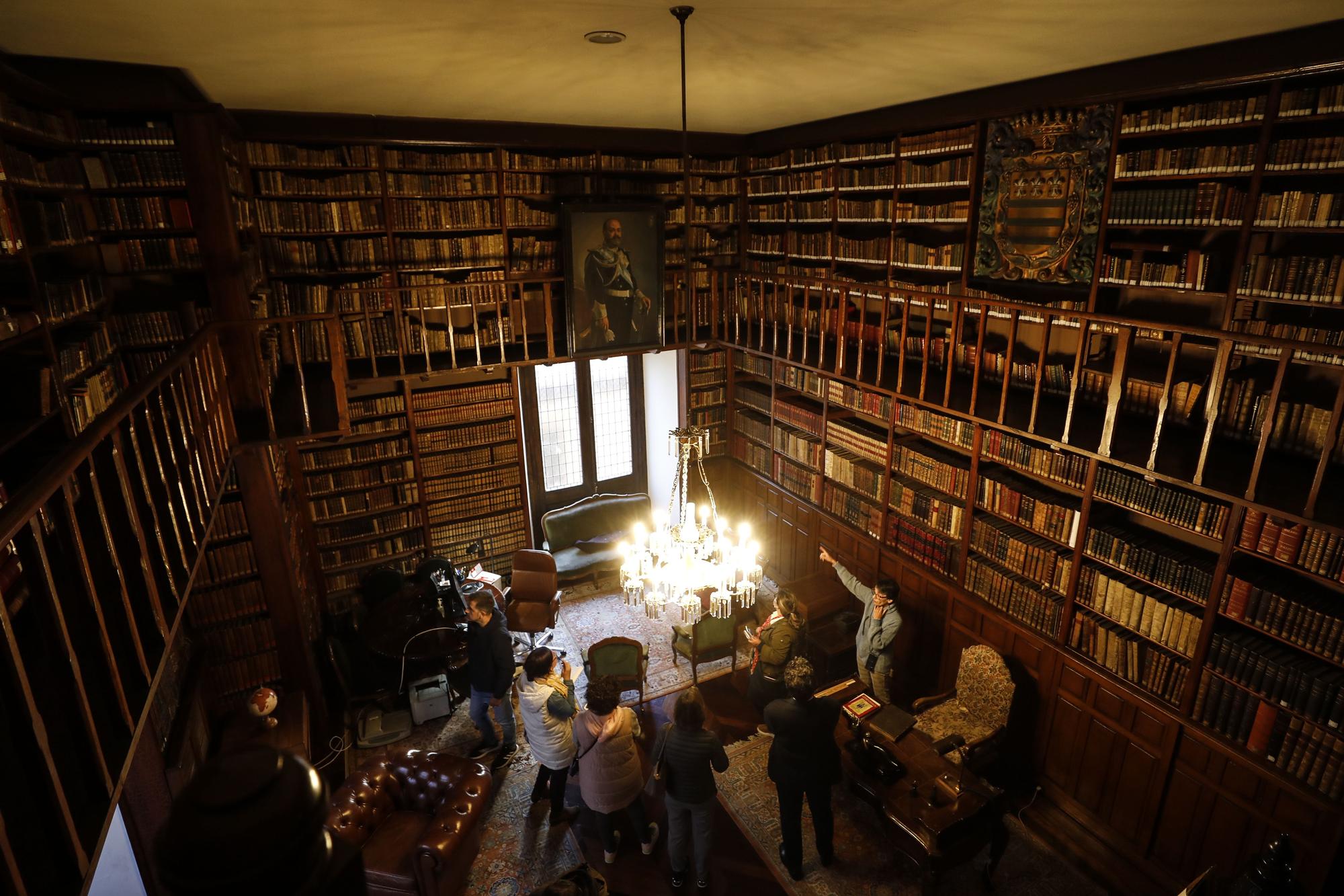 EN IMÁGENES: Los tesoros de la Universidad de Oviedo salen a la luz