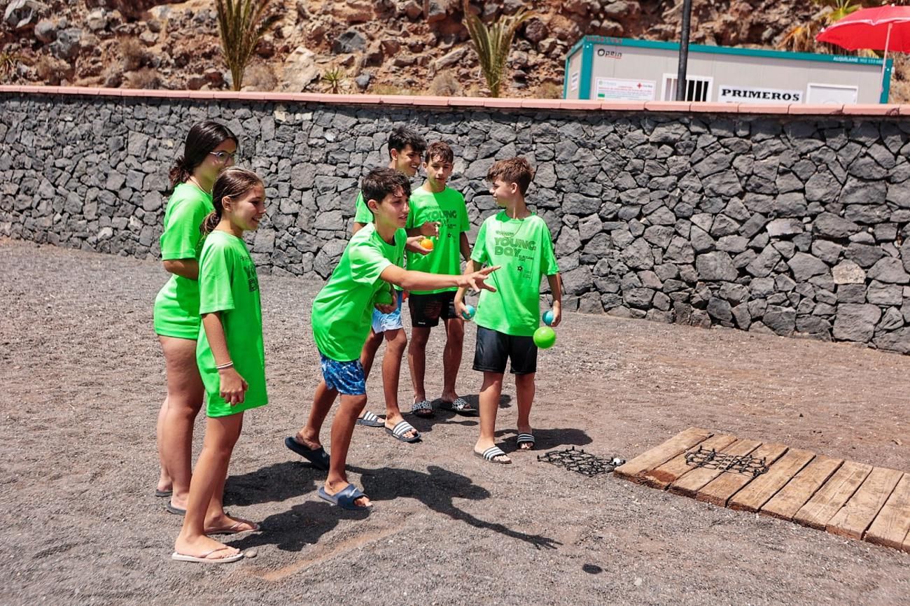 Actividades deportivas y recreativas en la playa de La Nea