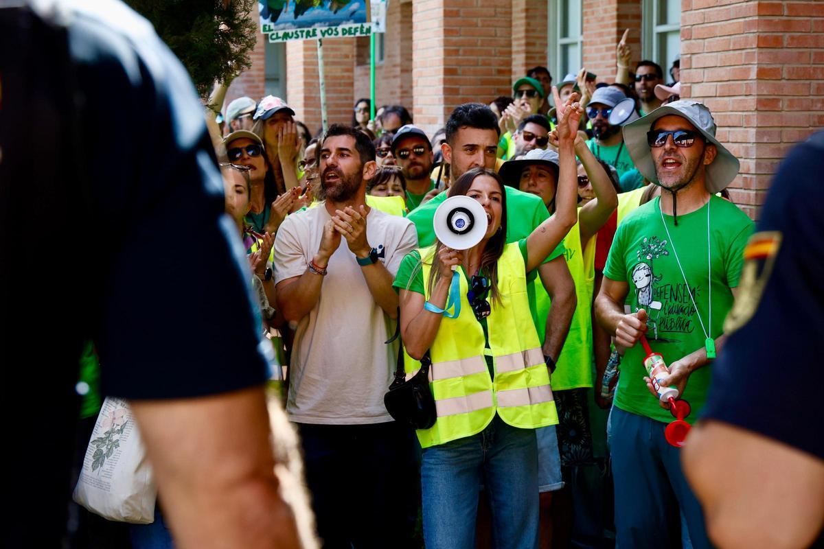 Así ha sido la reunión de los sindicatos con la consellera Carmen Ortí: ha durado 10 minutos después del no rotundo de los sindicatos