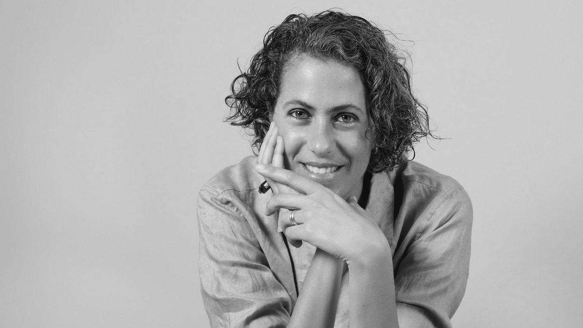 La autora peruana Katya Adaui regresa a las librerías españolas con 'Un nombre para tu isla' (Páginas de Espuma).