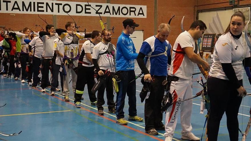 Varios tiradores en el Torneo de Navidad.