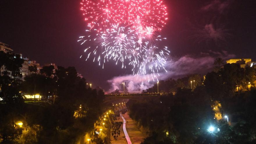 Puro espectáculo en el cielo de Elche