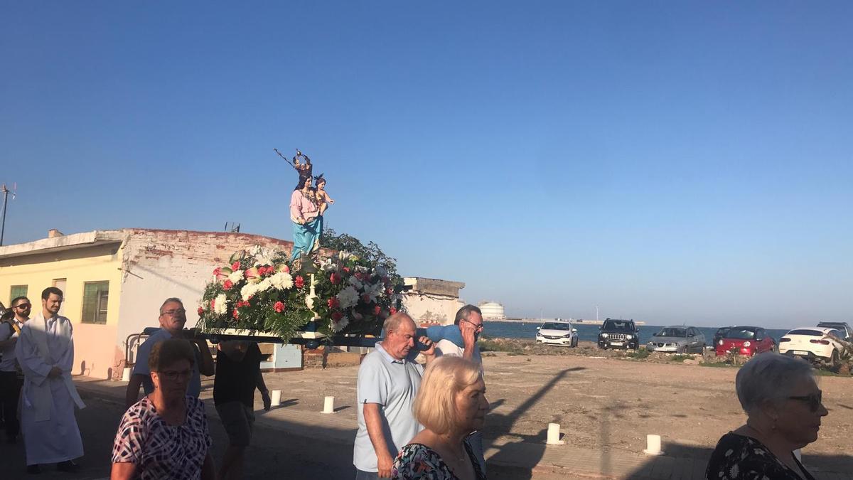 La imagen de la patrona, en un acto.