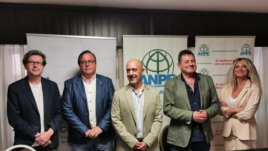 El Colegio de Psicólogos de Extremadura y ANPE impulsan un convenio pionero para mejorar la salud mental del profesorado