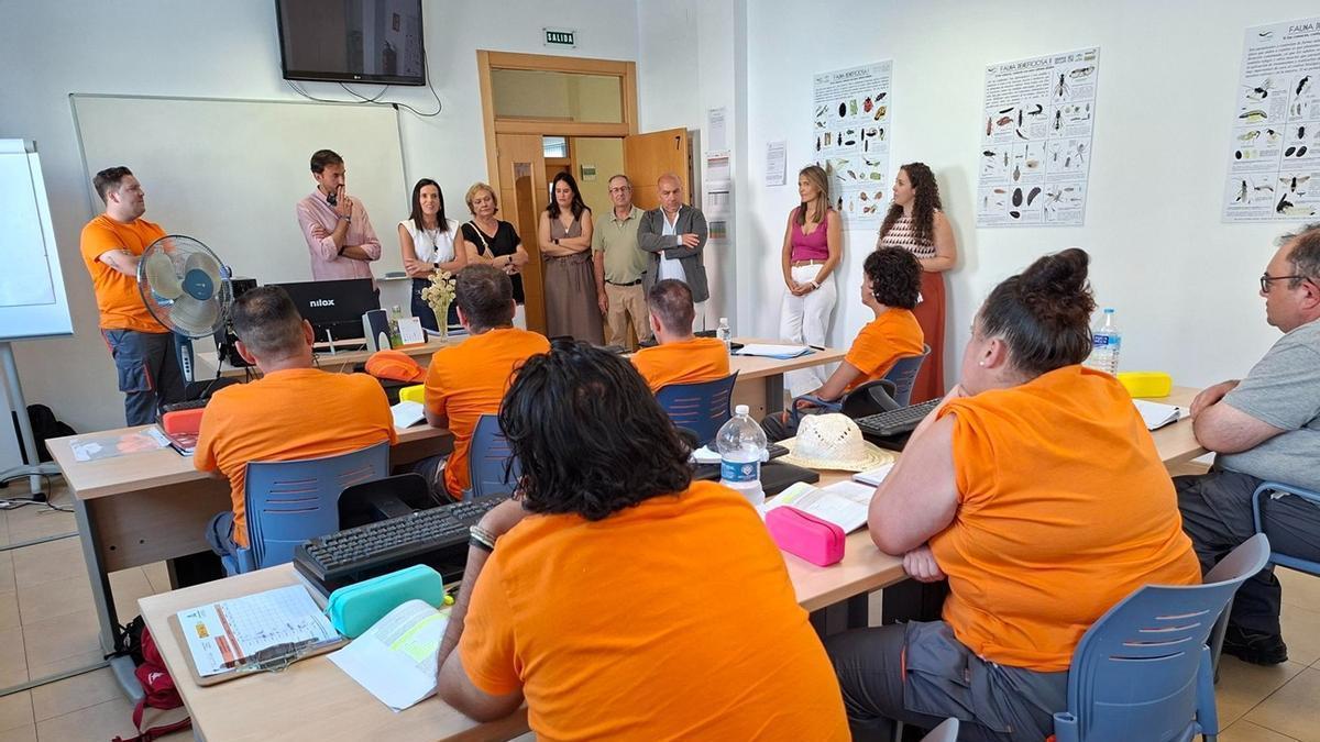 Visita de la delegada de Empleo de la Junta a uno de los proyectos de empleo y formación que el Ayuntamiento de Villanueva de Córdoba ha puesto en marcha en la localidad.