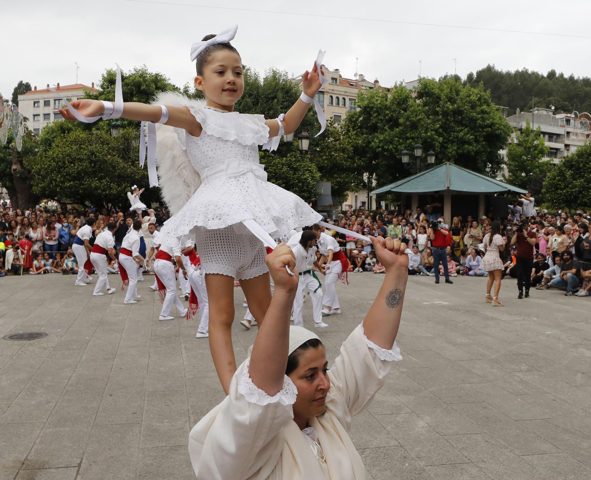 Redondela, cubierta por sus alfombras de flores