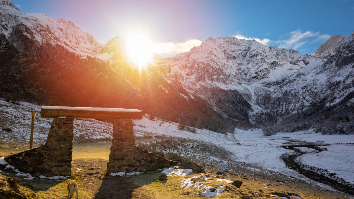 Amanecer en el Valle de Arán (Lleida).