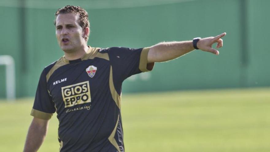 Rubén Baraja, durante un entrenamiento con el Elche