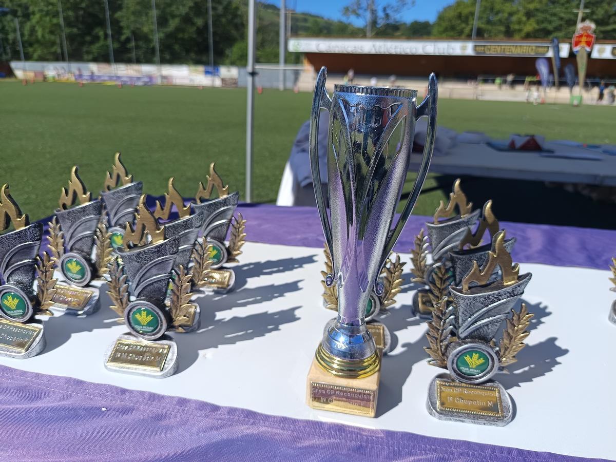 El XV Cross Escolar Infantil de Cangas de Onís reúne a 200 participantes