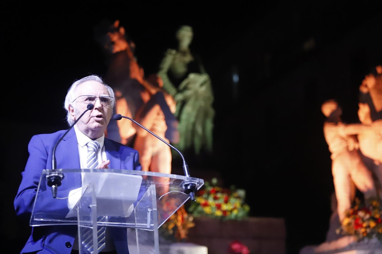 El homenaje y ofrenda floral a Manolete, en imágenes