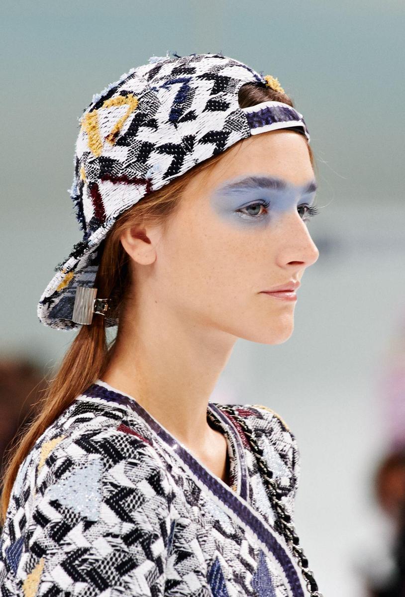 Accesorios Chanel Primavera/Verano 2016, gorra estampada