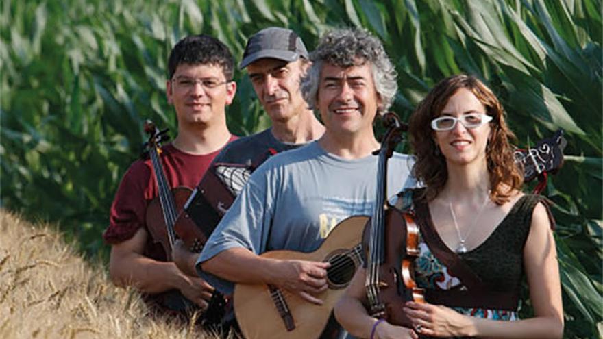 Garroxinaurius: Música folk i dansa a Olot